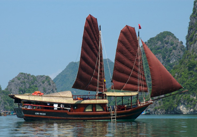 Jonque Princess dans la baie d'Halong